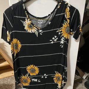 Maurice’s sunflower short sleeve